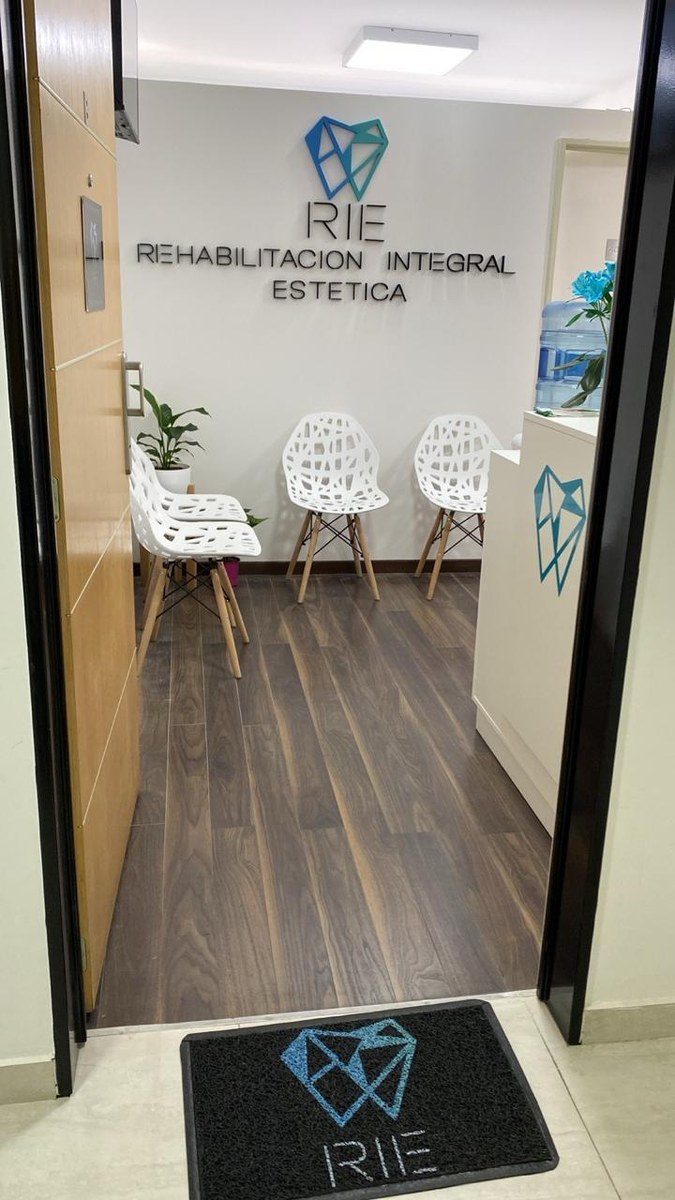 Recepción y sala de espera de Rie Odontología